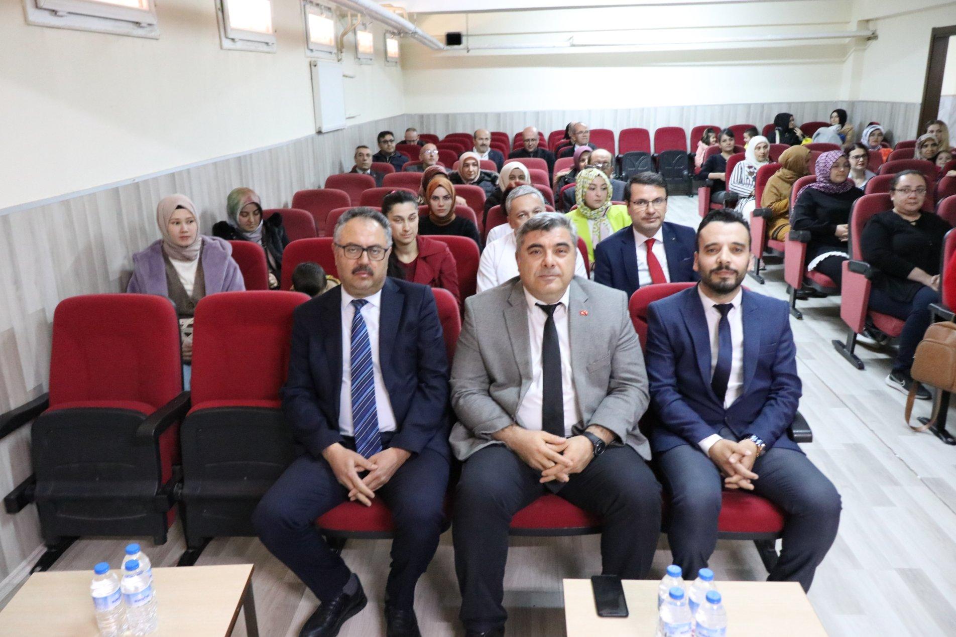 KİTAP OKUMA YARIŞMASI YAPILDI