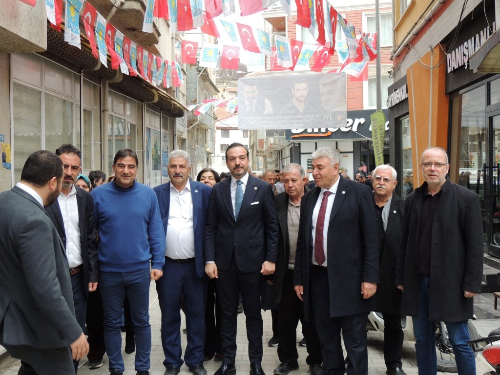  İYİ PARTİ'DEN ÜLKÜCÜ ŞEHİTLER ANISINA MEVLİD-İ ŞERİF