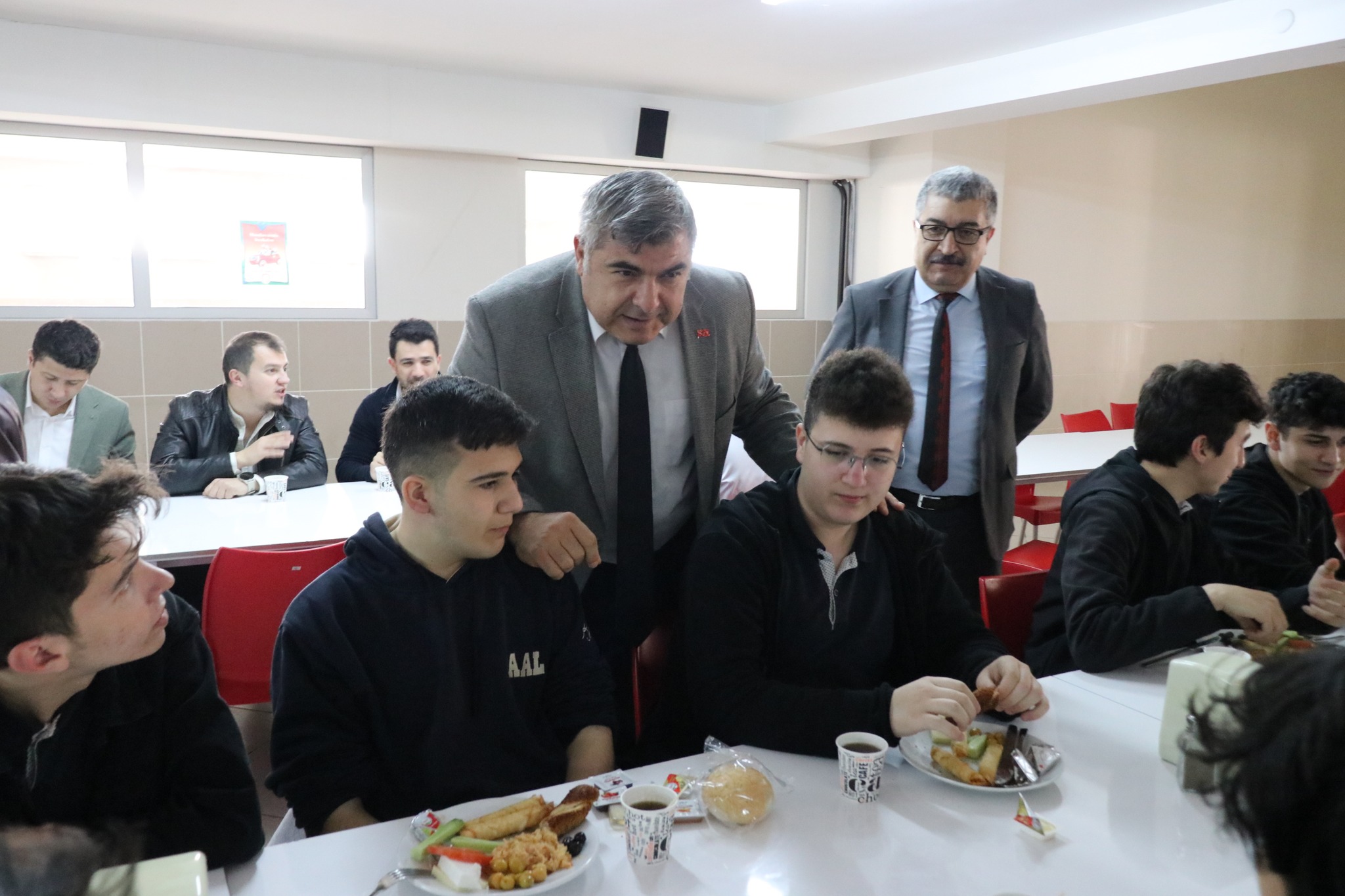 İl Milli Eğitim Müdürü Miraç Sünnetçi, Milli Savunma Üniversitesi Sınavına Girecek Öğrencilere Moral Verdi