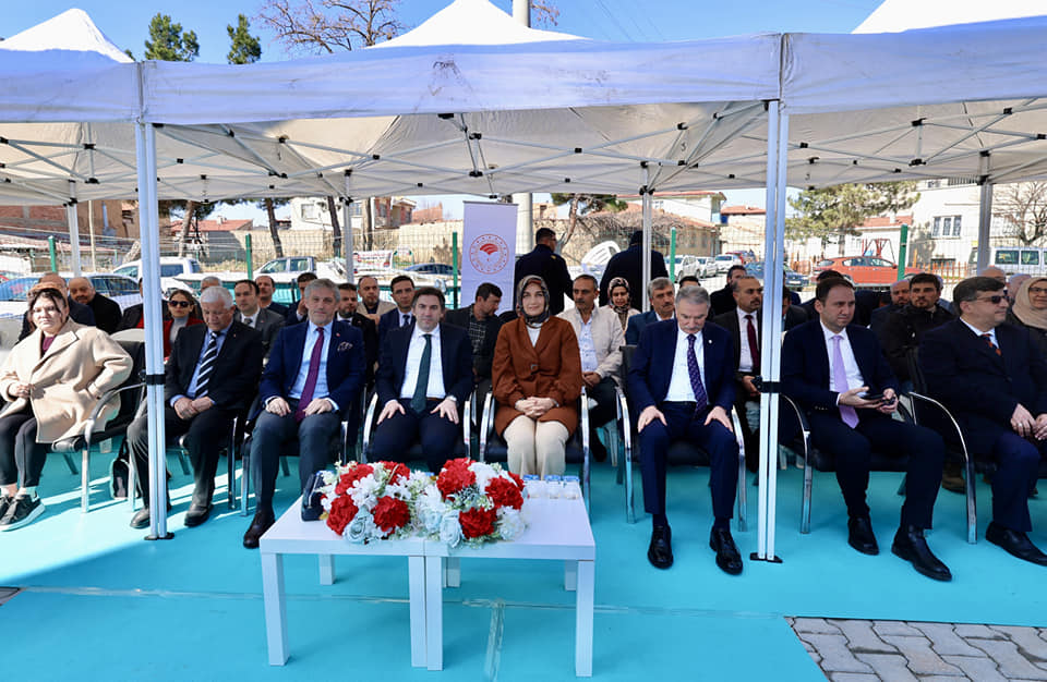 AFYON'A YENİ HİZMET BİNASI BAKAN YARDIMCISI BAĞCI'NIN KATILIMI İLE AÇILDI