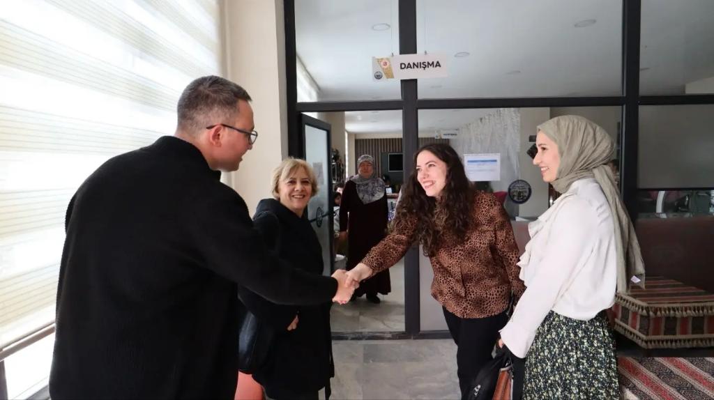 Şube Başkanı Akgül'den kadın kültür evine ziyaret