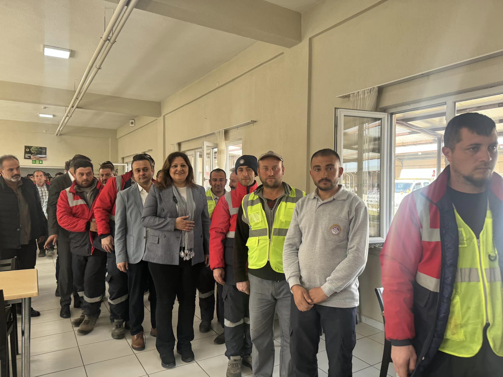 KÖKSAL YÜNTAŞ İŞÇİLERİNE MÜJDEYİ VERDİ. EN DÜŞÜK MAAŞ TUTARINI PAYLAŞTI