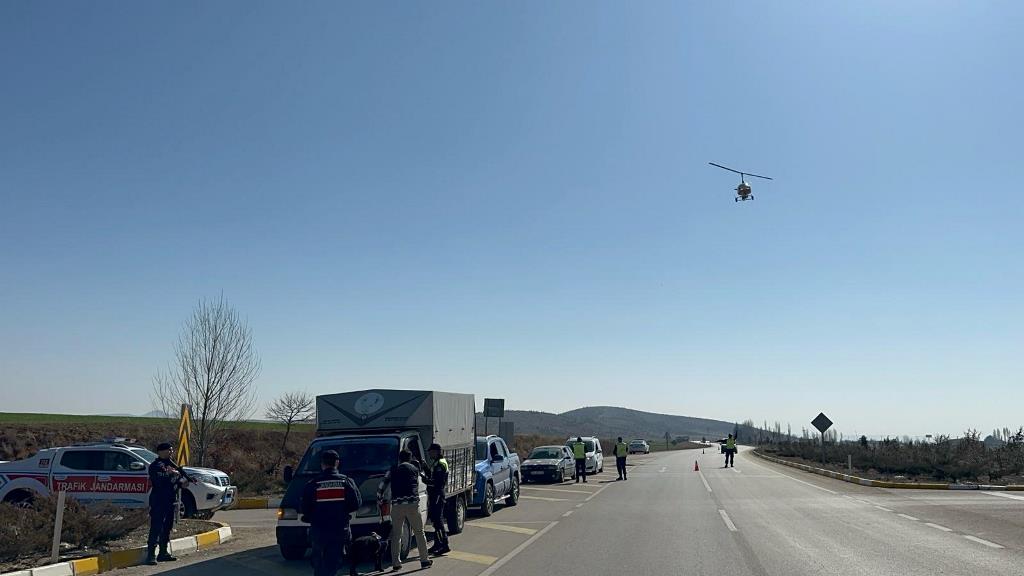 AFYON'DA CAYROKOPTER DESTEKLİ TRAFİK DENETİMİ YAPILDI