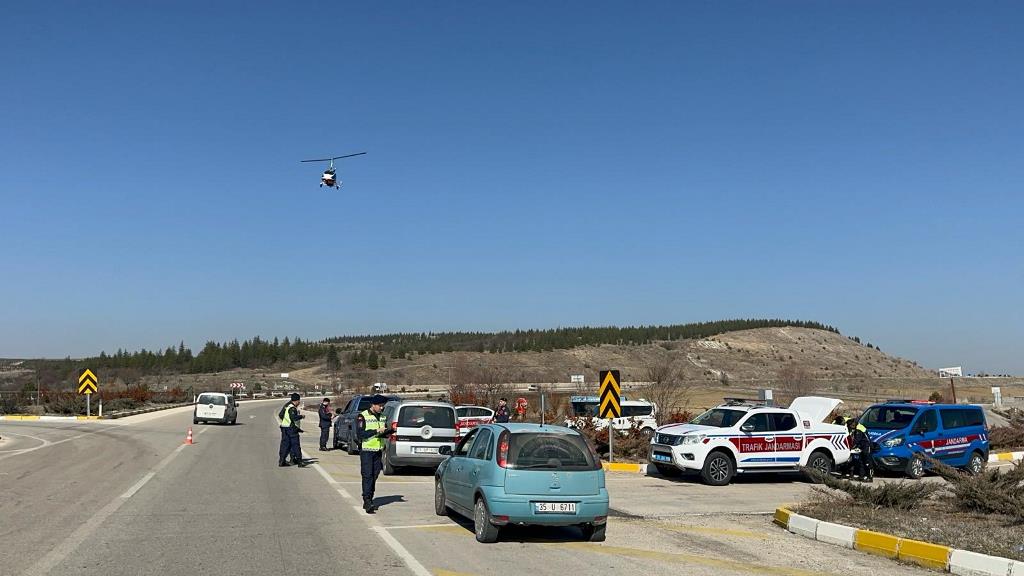 AFYON'DA CAYROKOPTER DESTEKLİ TRAFİK DENETİMİ YAPILDI
