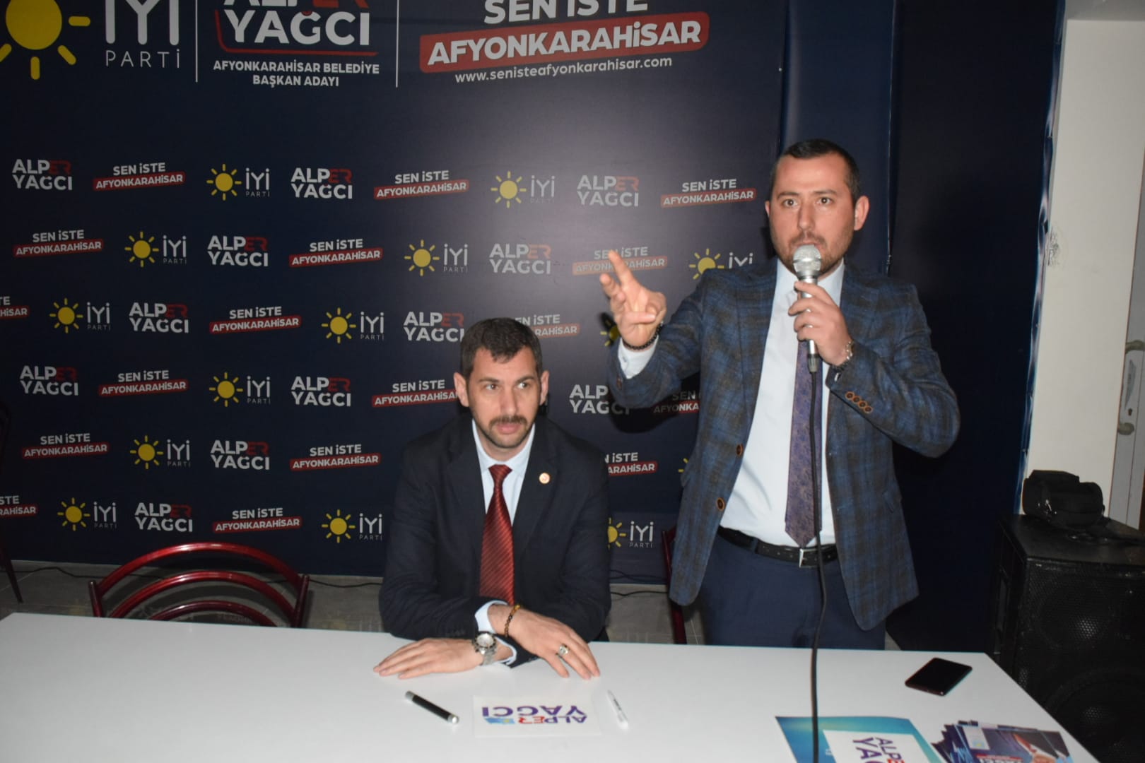 ALPER YAĞCI, ALIŞVERİŞ MERKEZİNDEN KONUTLARA SEÇİM MARATONUNDA