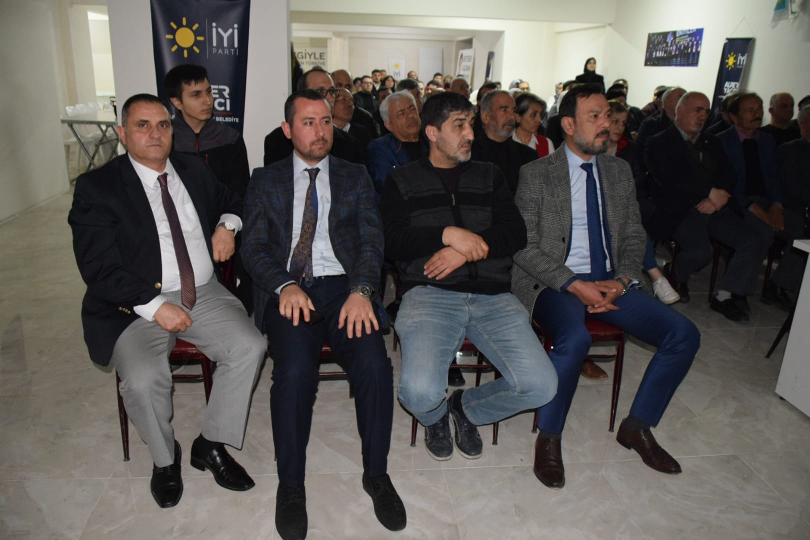 ALPER YAĞCI, ALIŞVERİŞ MERKEZİNDEN KONUTLARA SEÇİM MARATONUNDA