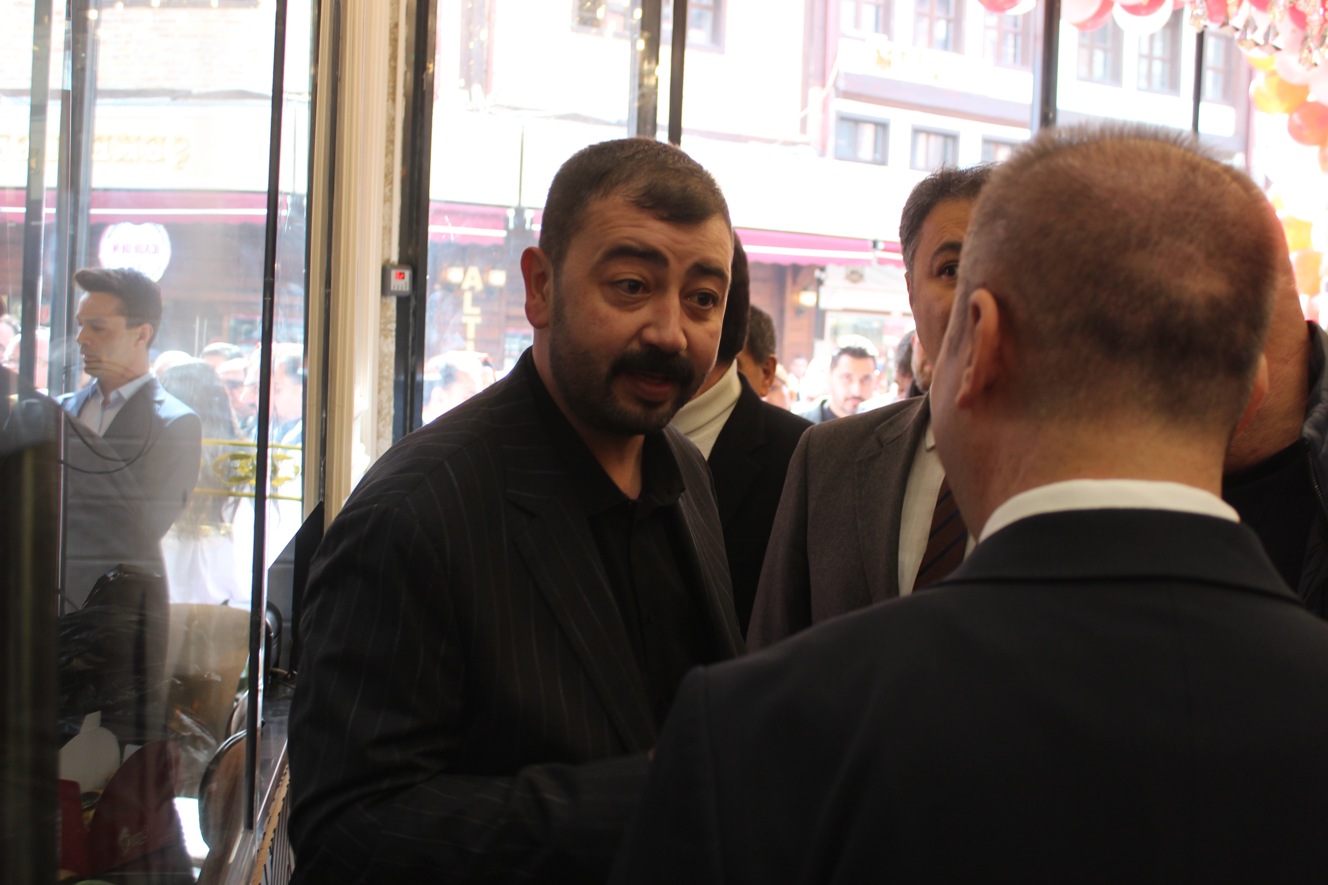 ‘Dandi Döner’ Uzunçarşı’da açıldı!...Afyon’da Ahmet İpek kalitesi dönerle buluştu