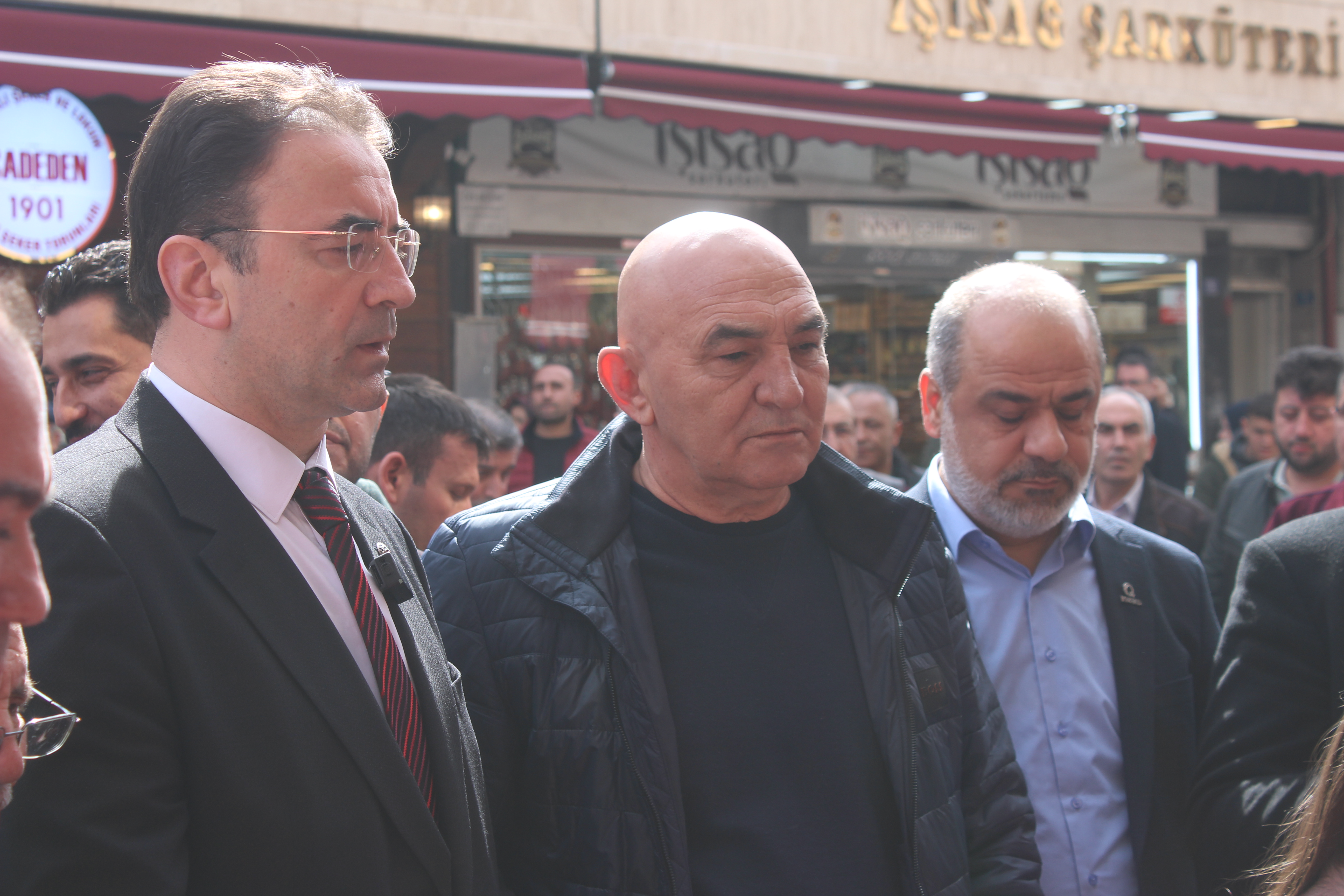 ‘Dandi Döner’ Uzunçarşı’da açıldı!...Afyon’da Ahmet İpek kalitesi dönerle buluştu