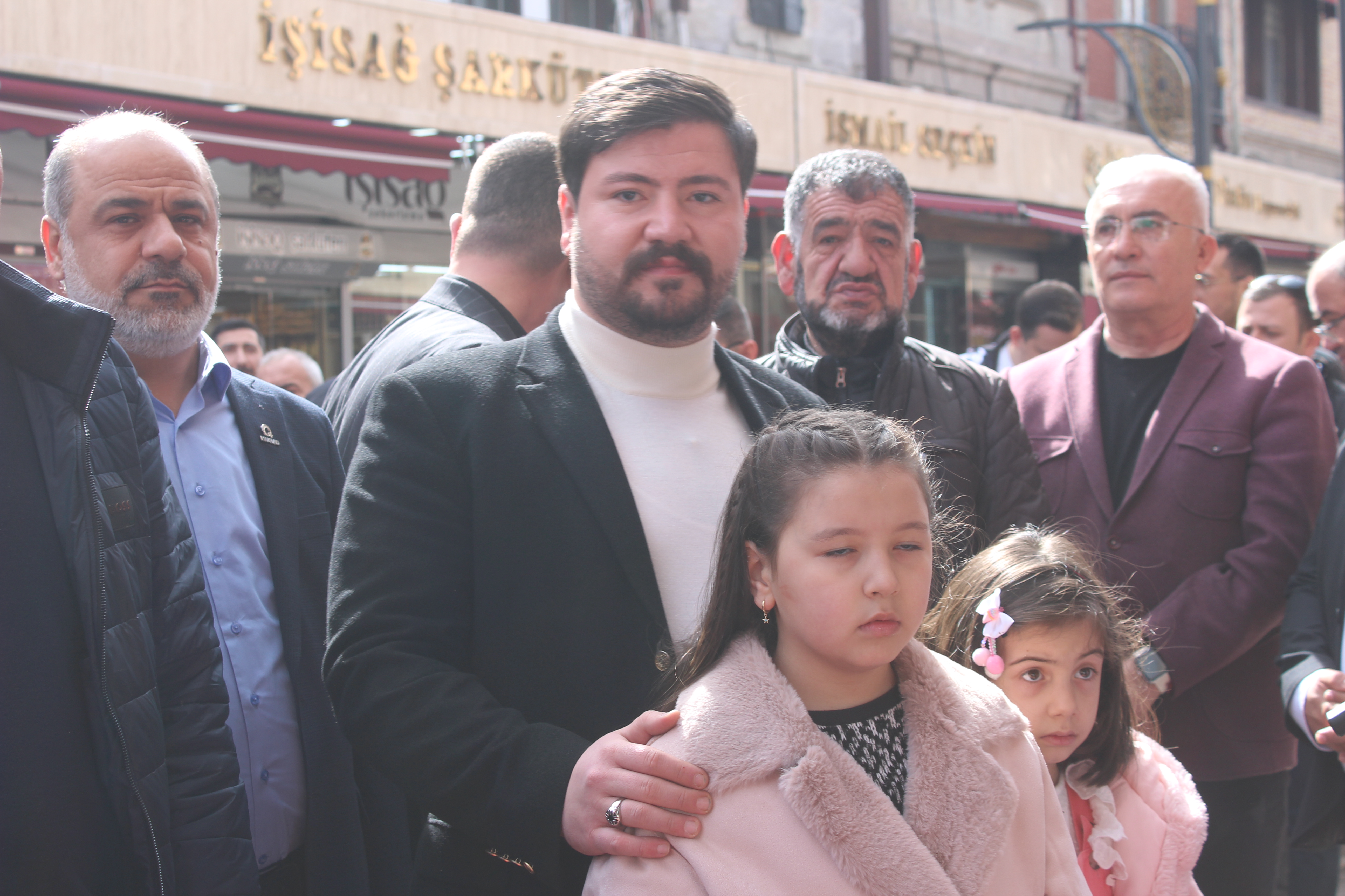 ‘Dandi Döner’ Uzunçarşı’da açıldı!...Afyon’da Ahmet İpek kalitesi dönerle buluştu