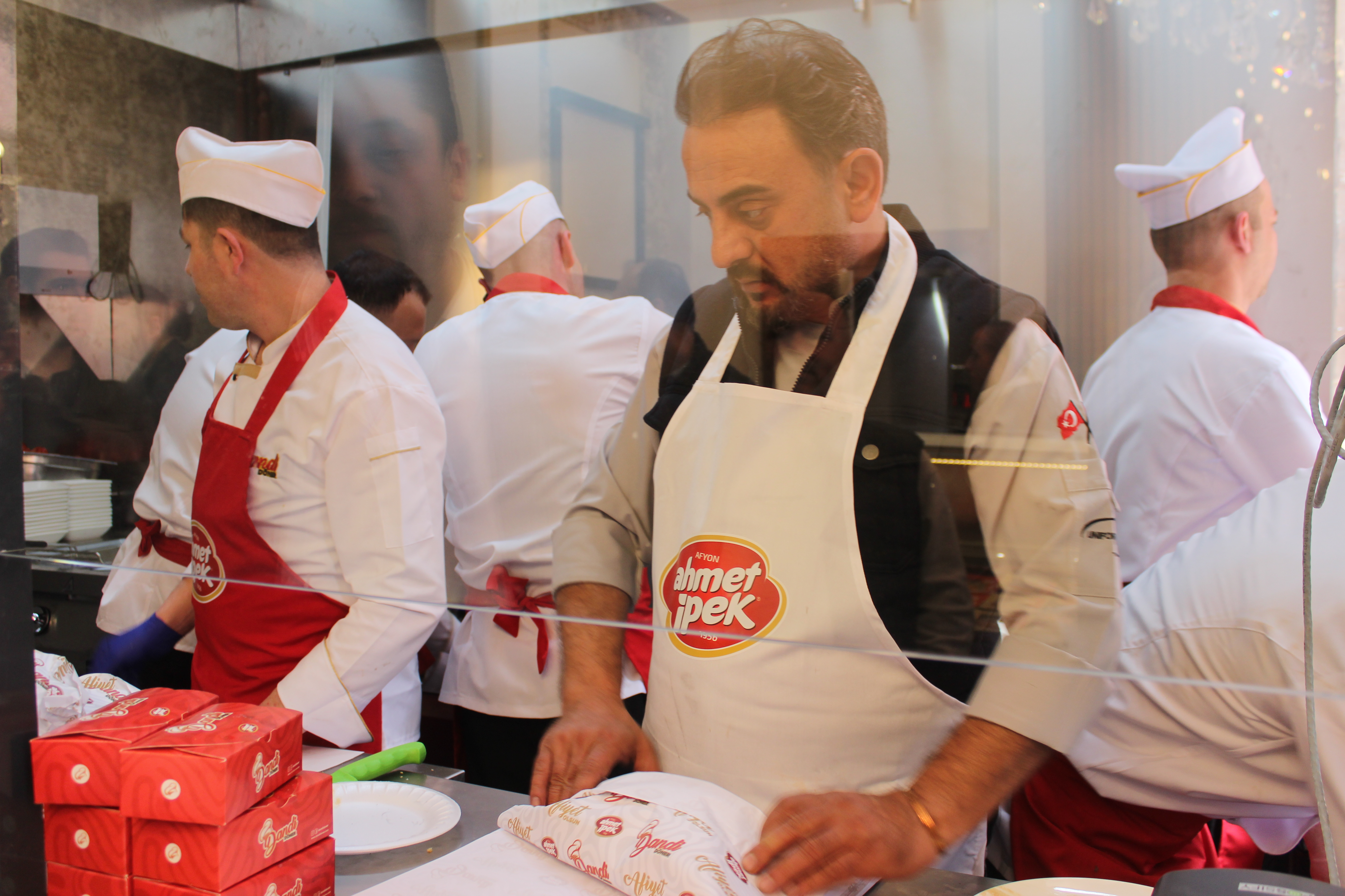 ‘Dandi Döner’ Uzunçarşı’da açıldı!...Afyon’da Ahmet İpek kalitesi dönerle buluştu