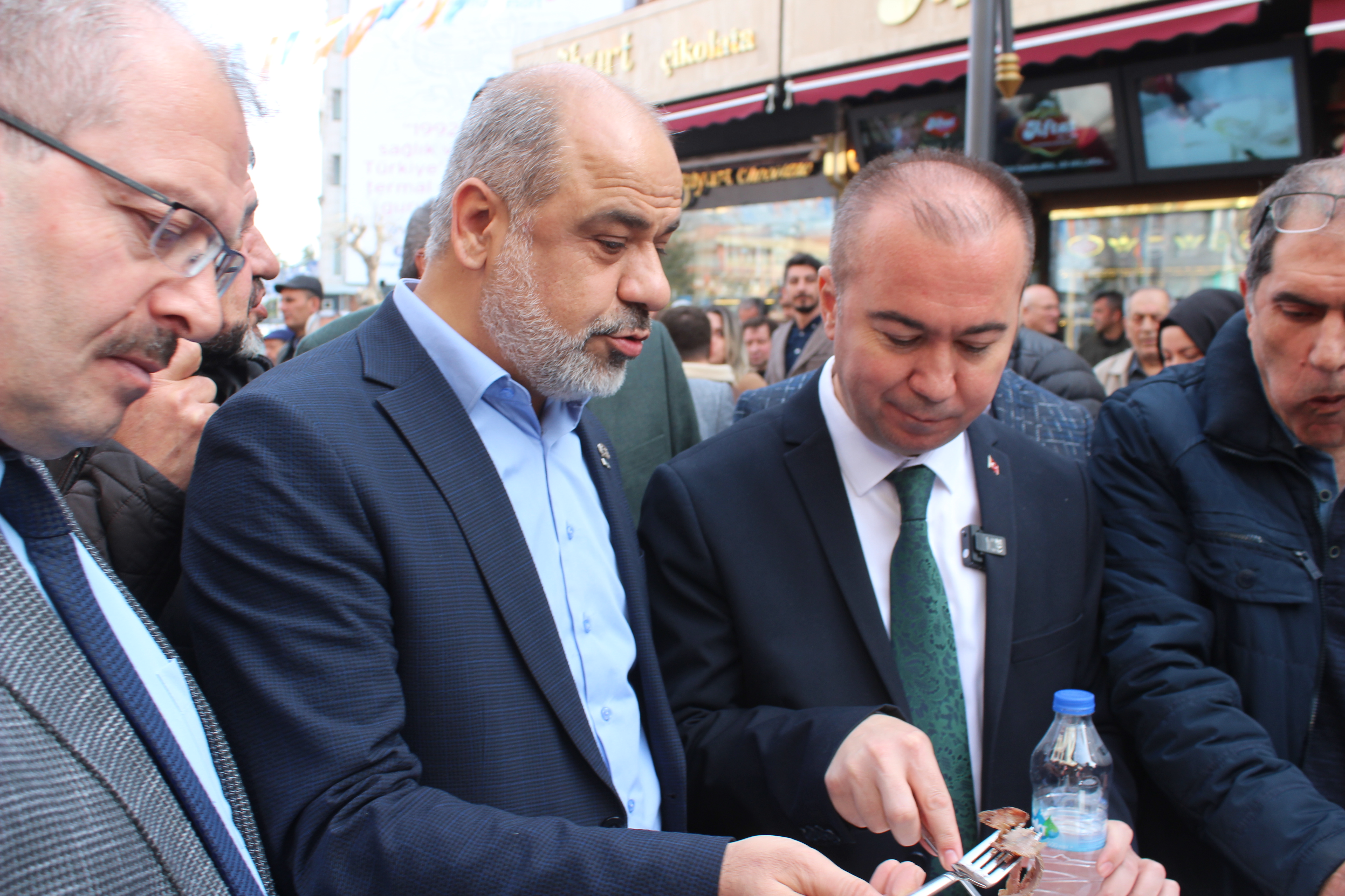 ‘Dandi Döner’ Uzunçarşı’da açıldı!...Afyon’da Ahmet İpek kalitesi dönerle buluştu