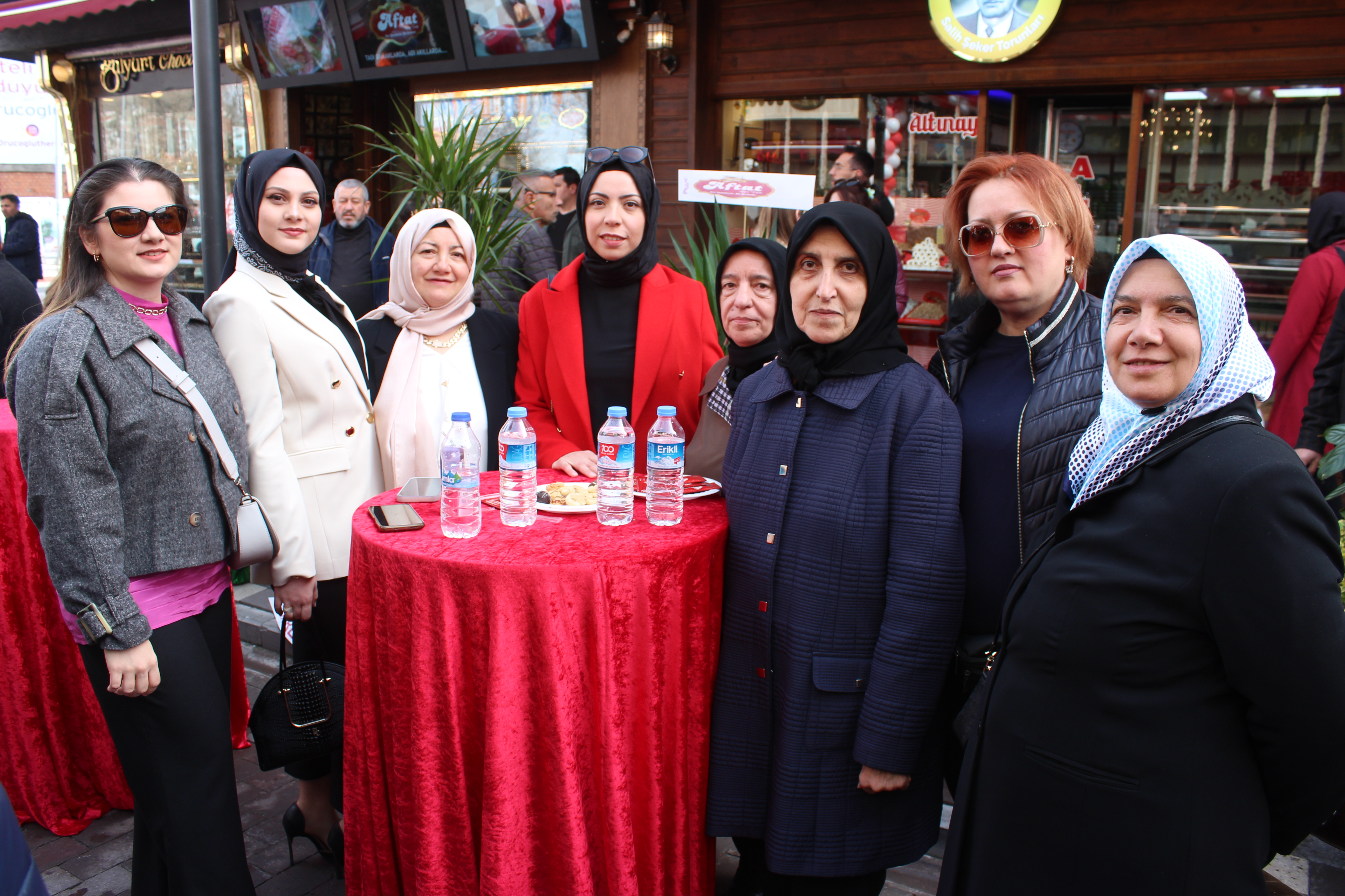 ‘Dandi Döner’ Uzunçarşı’da açıldı!...Afyon’da Ahmet İpek kalitesi dönerle buluştu