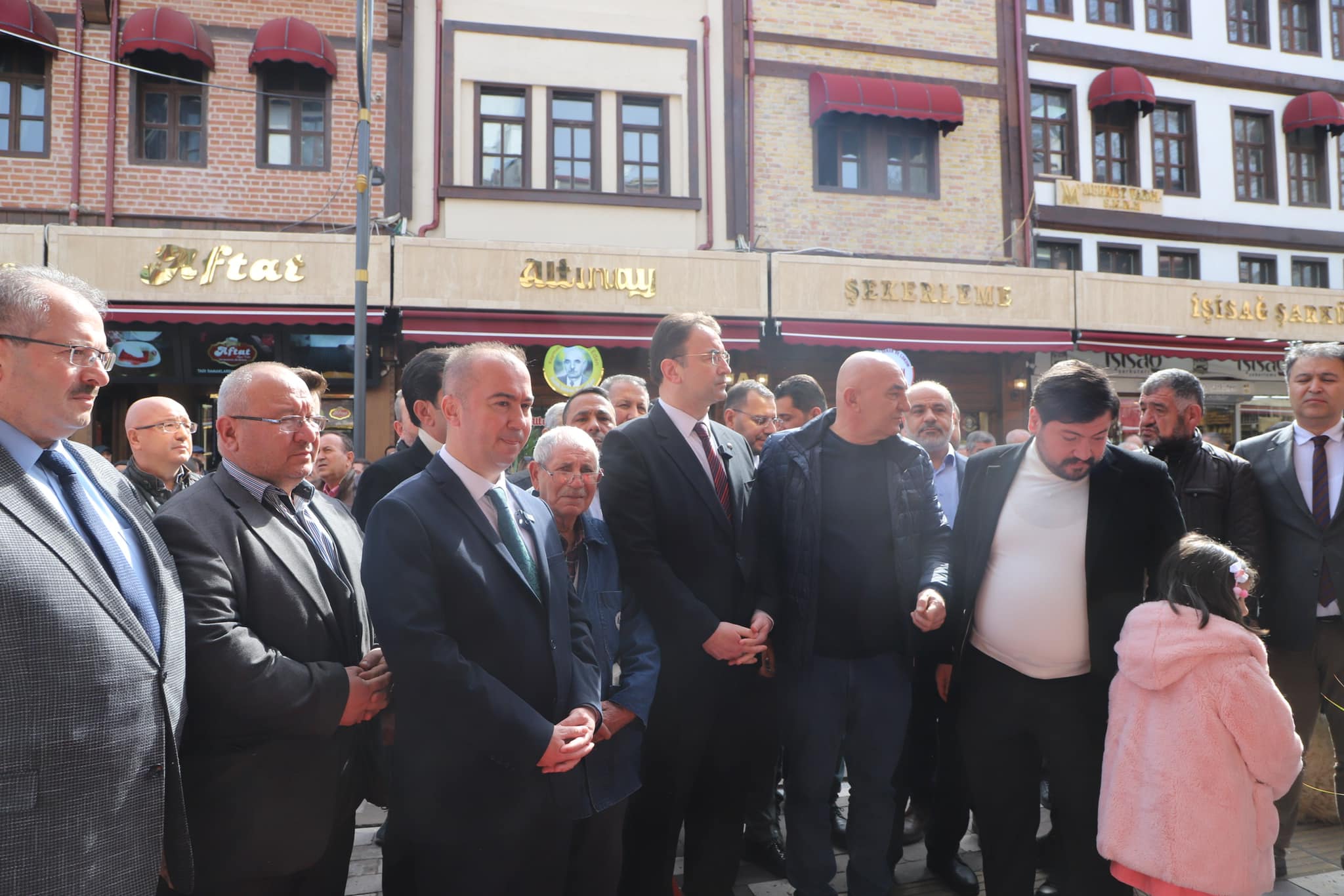 ULUÇAY  AÇILIŞA KATILDI TEZGAHIN BAŞINA GEÇTİ DÖNER KESTİ