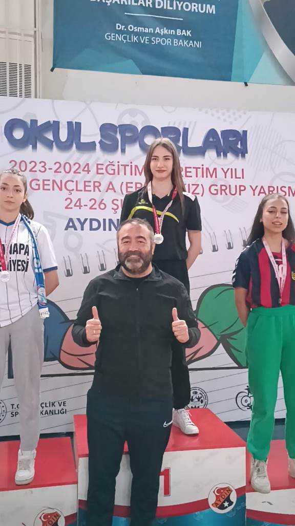 AFYON'LU BİLEK GÜREŞÇİLERİ BÖLGE BİRİNCİSİ VE İKİNCİSİ OLDU