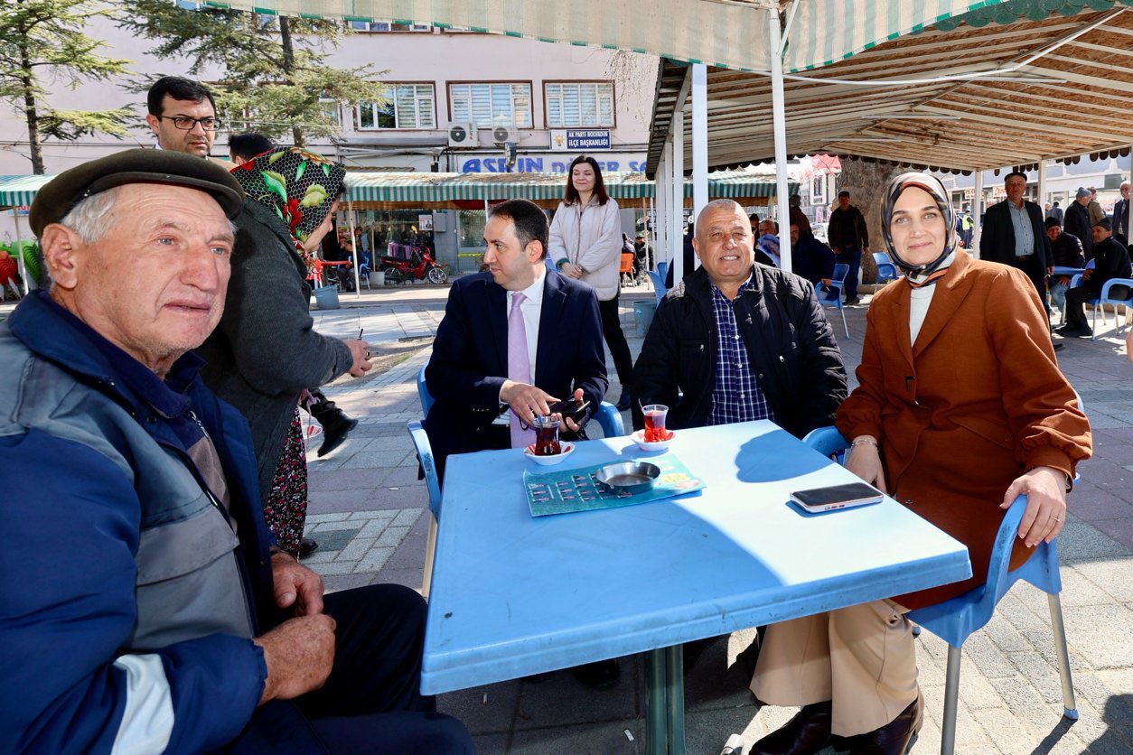 Devlet Ana'ya Bolvadin'de Kaymakam Bolat Eşlik Etti