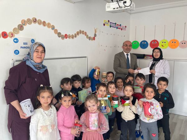 Kur'an Kursu Miniklerinden Anlamlı Bağış
