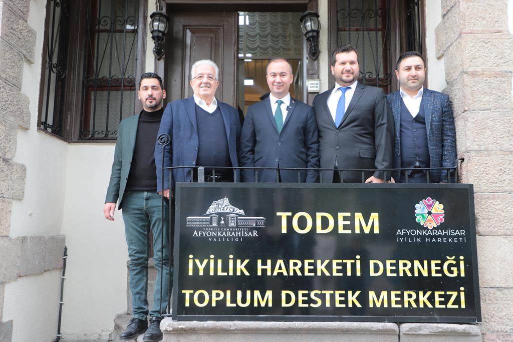 "AK PARTİ GÖNÜL BELEDİYECİLİĞİNDE ÇIĞIR AŞTI"
