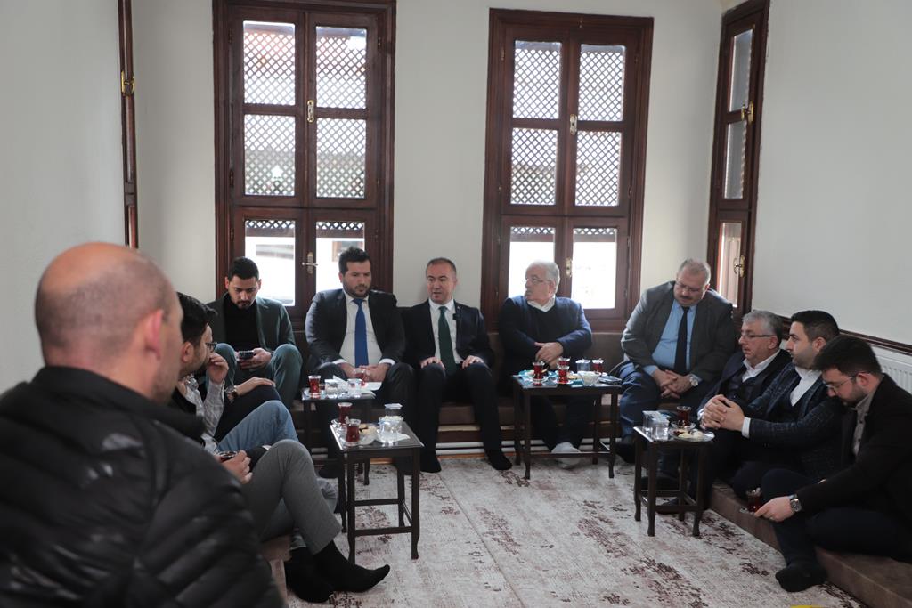 "AK PARTİ GÖNÜL BELEDİYECİLİĞİNDE ÇIĞIR AŞTI"
