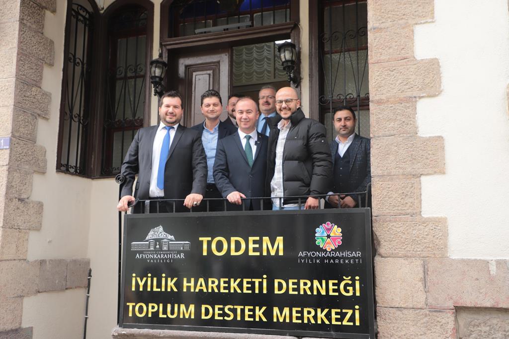 "AK PARTİ GÖNÜL BELEDİYECİLİĞİNDE ÇIĞIR AŞTI"