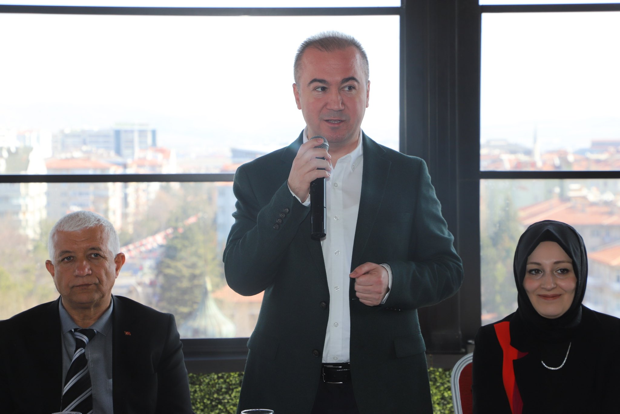 AK Partili Uluçay Gençlerin Fikirlerine Önem Veriyor