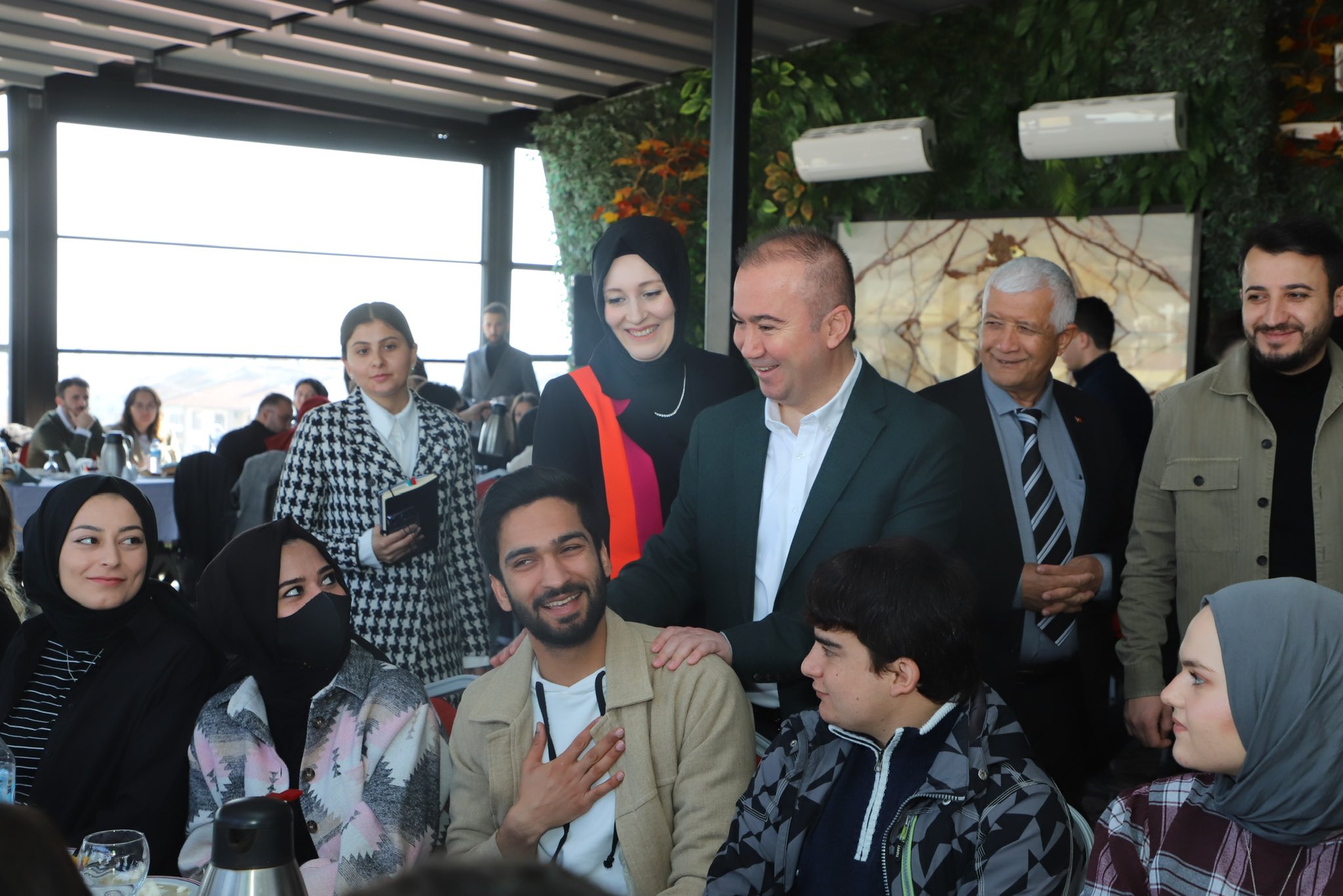 AK Partili Uluçay Gençlerin Fikirlerine Önem Veriyor
