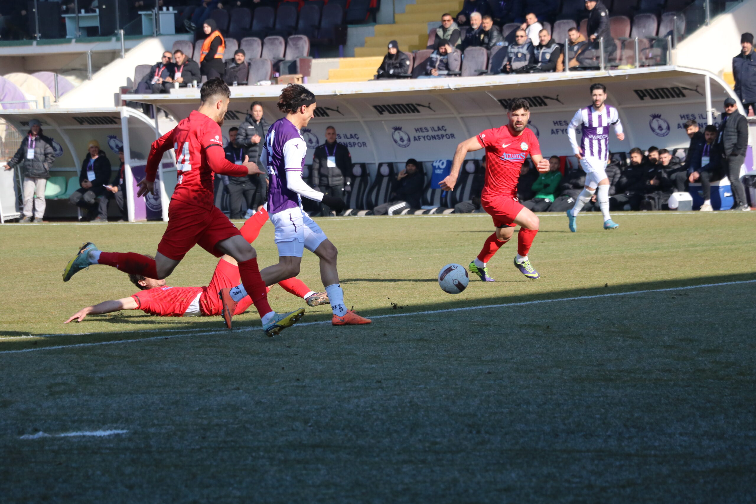 İLK YARIYA 1-0 GERİDE GİRDİ