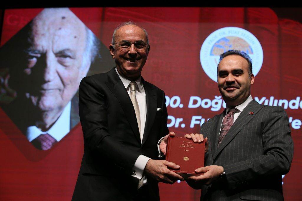 "ARAP-İSLAM BİLİMLER TARİHİ" ESERİNİN TANITIM TOPLANTISI YAPILDI
