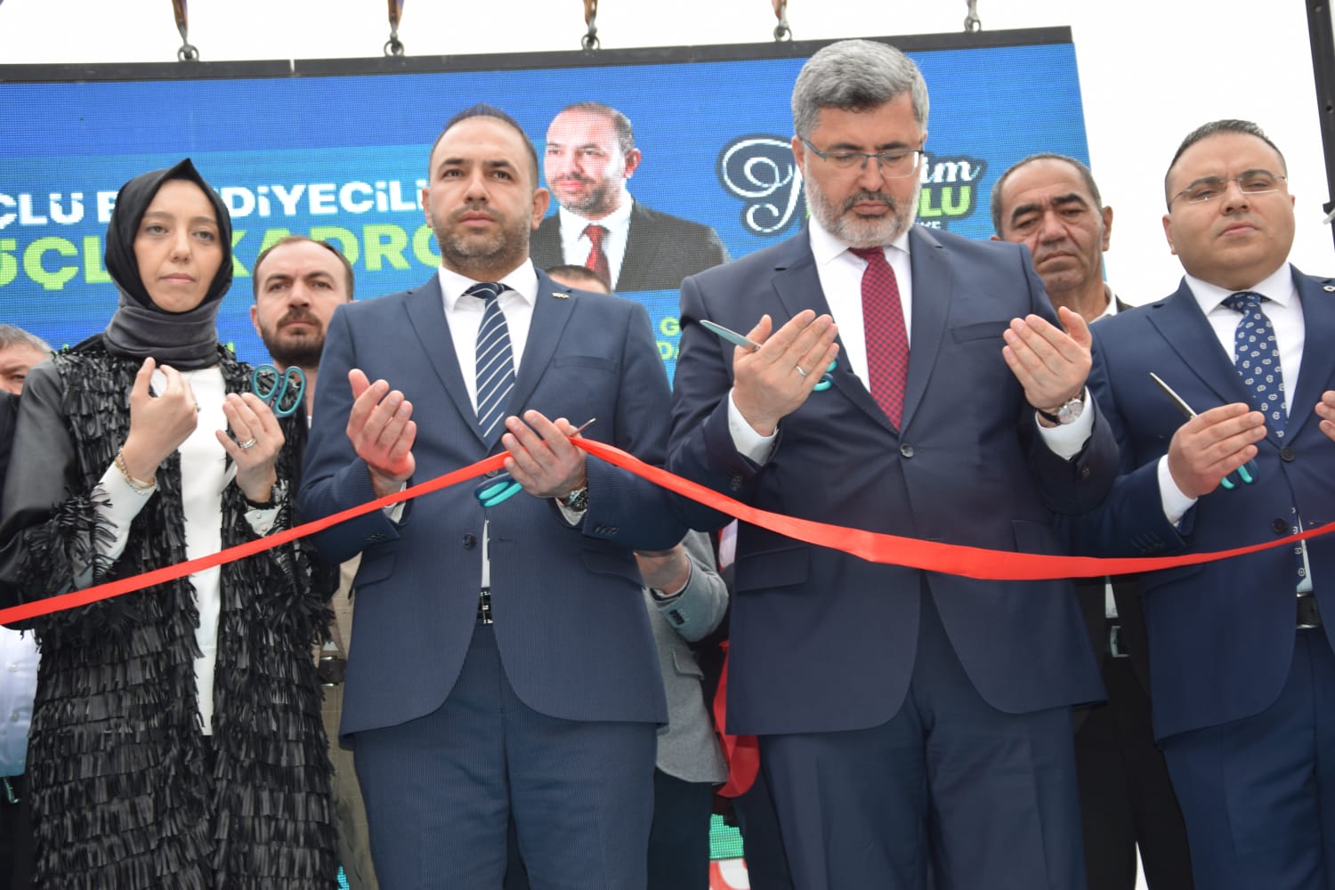 AK Partili Eroğlu'na Vatandaş Güveniyor