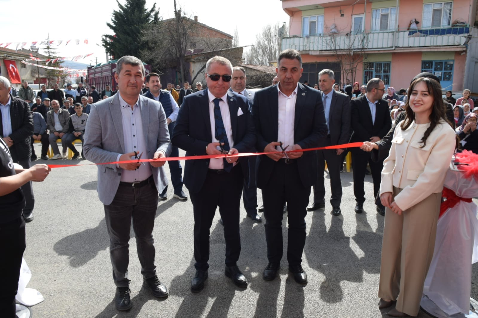 İYİ Partili Olgun Baba Ocağında Açılışa Katıldı