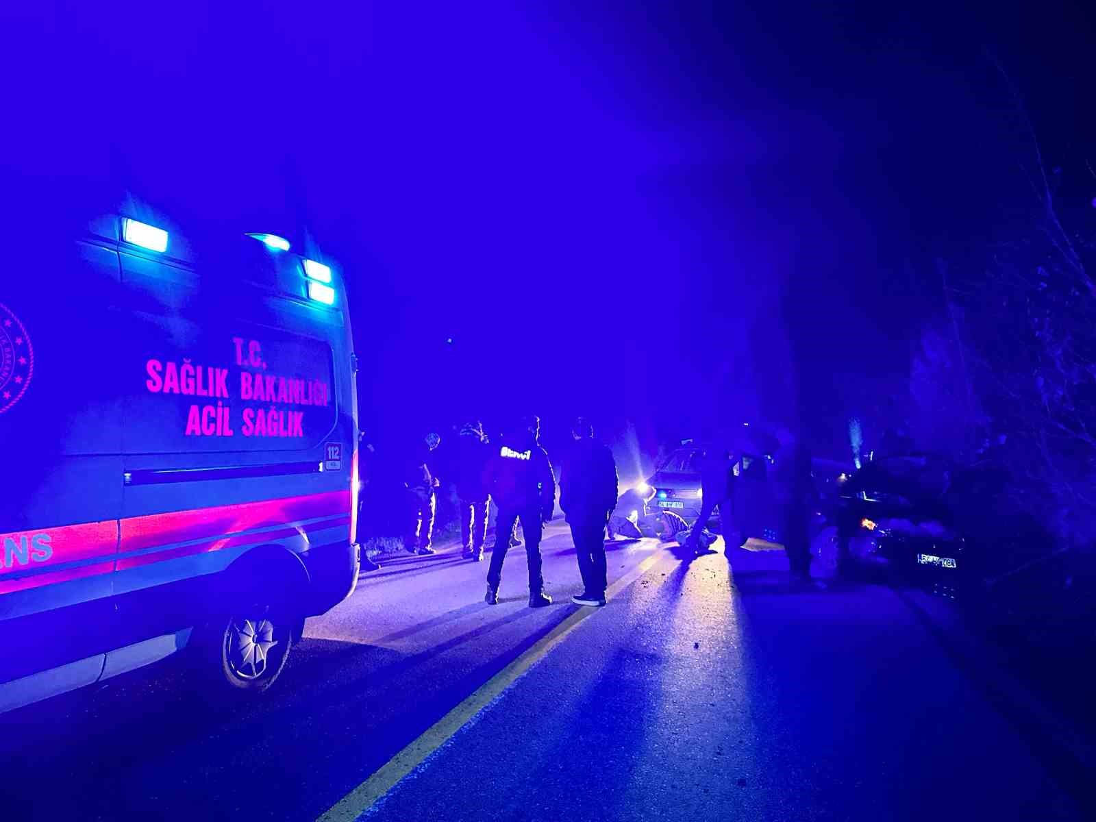 ‘DUR’ İHTARINA UYMAYIP KAÇARKEN KAZA YAPTILAR: