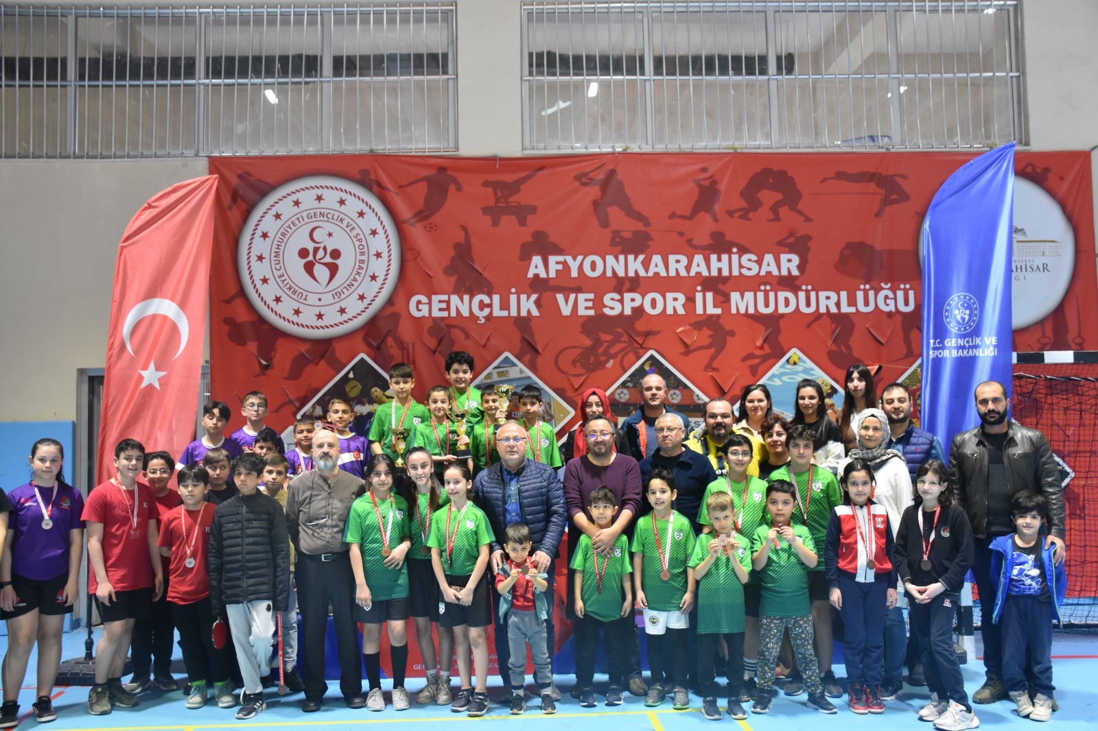 KÜÇÜKLER VE MİNİKLER MASA TENİSİ MÜSABAKALARI TAMAMLANDI