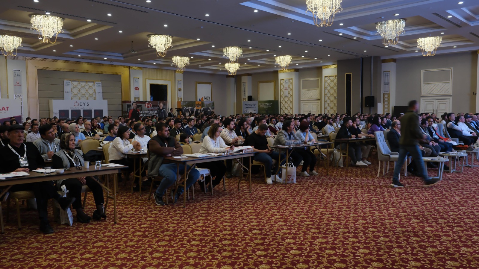 AFYONKARAHİSAR ÇİFTÇİ ZİRVESİNE EV SAHİPLİĞİ YAPIYOR