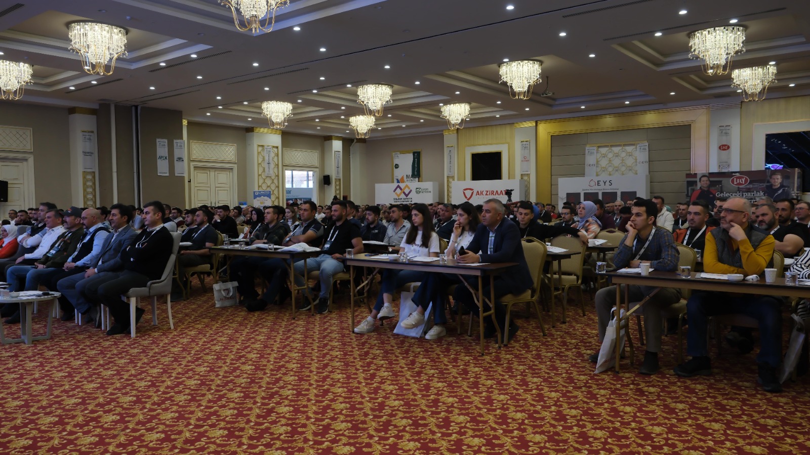 AFYONKARAHİSAR ÇİFTÇİ ZİRVESİNE EV SAHİPLİĞİ YAPIYOR