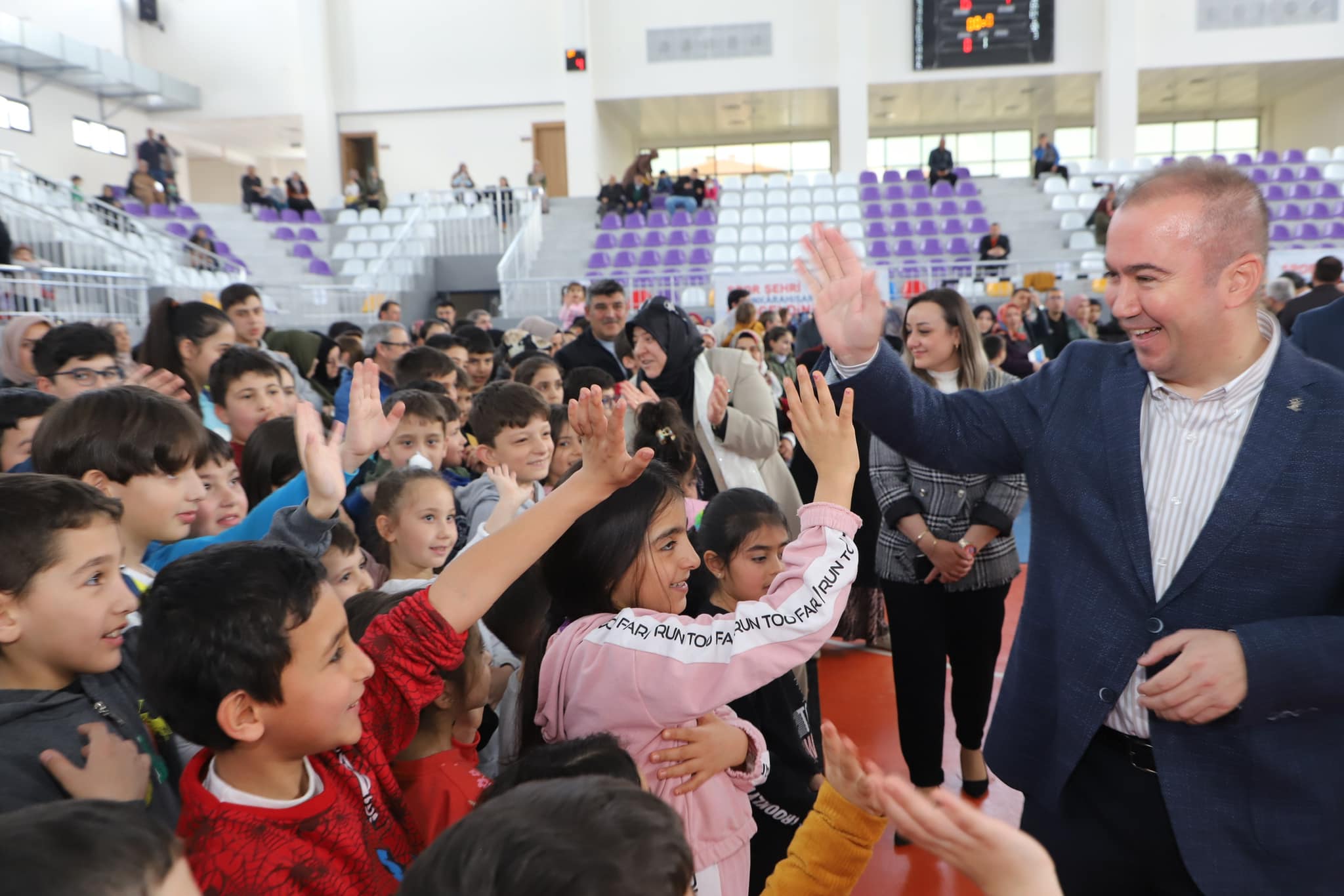 Uluçay, Minik Sporcuları Ziyaret Etti
