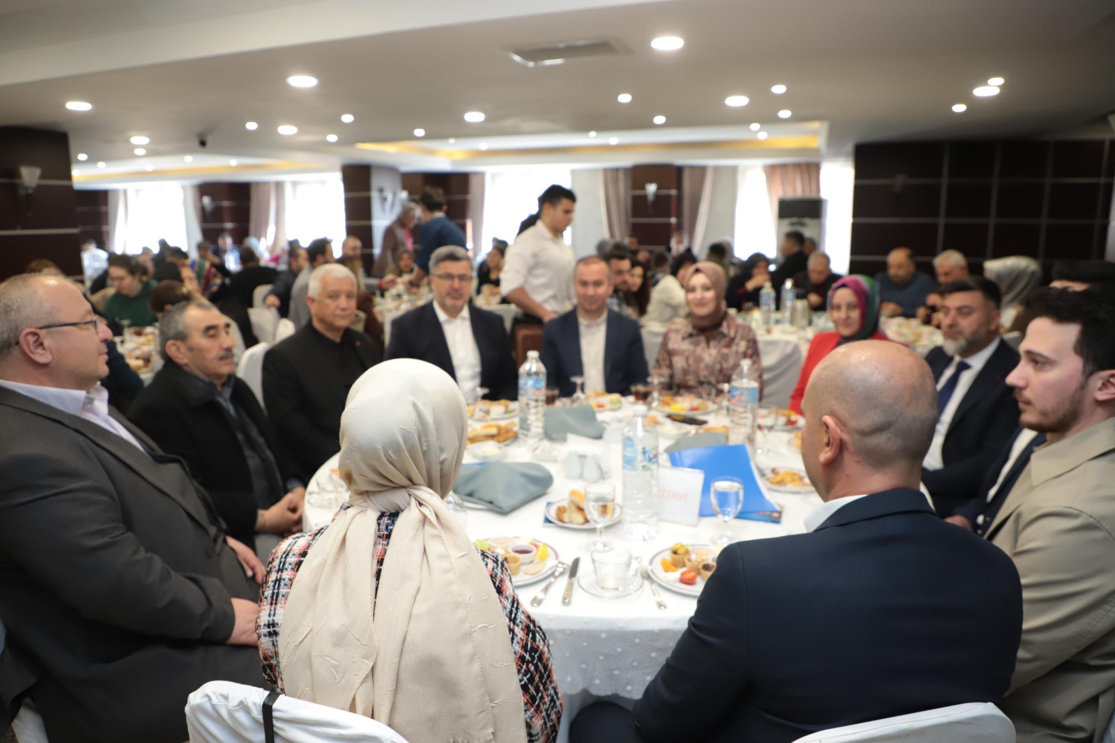 ULUÇAY, “MUHALEFETİN BELEDİYELERİ BORÇ BATAĞINA SÜRÜKLEMEKTEN BAŞKA YAPTIĞI BİR ŞEY YOK”