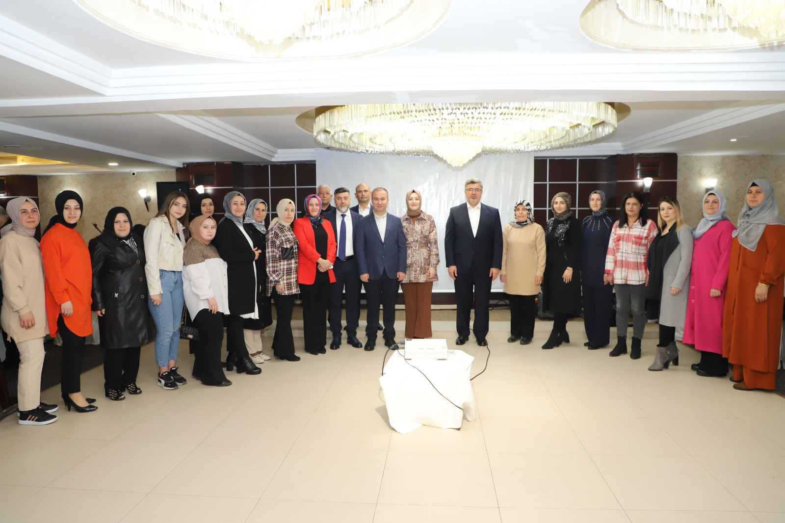 ULUÇAY, “MUHALEFETİN BELEDİYELERİ BORÇ BATAĞINA SÜRÜKLEMEKTEN BAŞKA YAPTIĞI BİR ŞEY YOK”