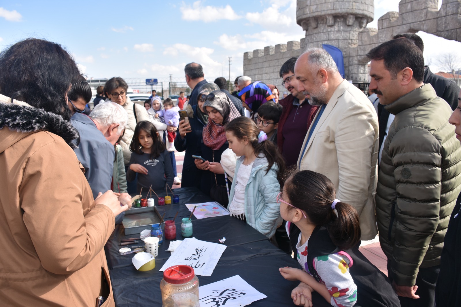 GENÇLERİ MASAL PARKINDA BULUŞTURAN ETKİNLİK:SOSYAL MEDYADAN SOSYAL MEYDANA