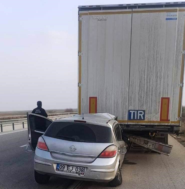 Otomobil Tıra Arkadan Çaptı: 1 Ağır Yaralı