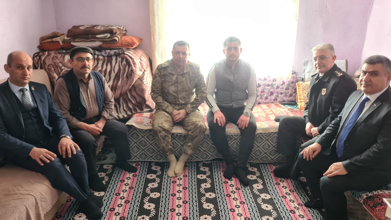 TUGGENERAL YÖNER VE EMNİYET MÜDÜRÜ AY'DAN  GAZİ ASKERE ZİYARET