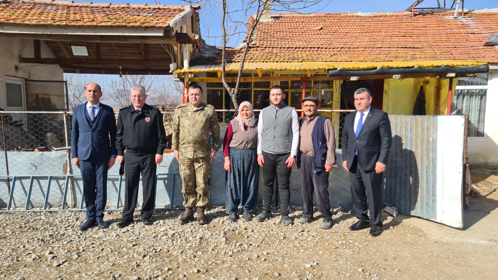 TUGGENERAL YÖNER VE EMNİYET MÜDÜRÜ AY'DAN  GAZİ ASKERE ZİYARET