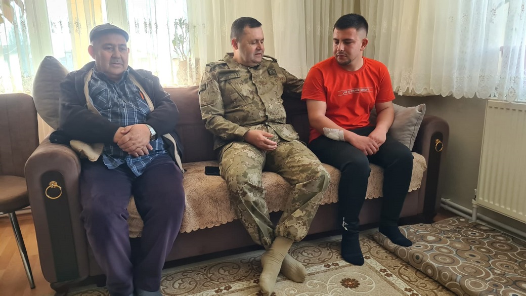 TUGGENERAL YÖNER VE EMNİYET MÜDÜRÜ AY'DAN  GAZİ ASKERE ZİYARET