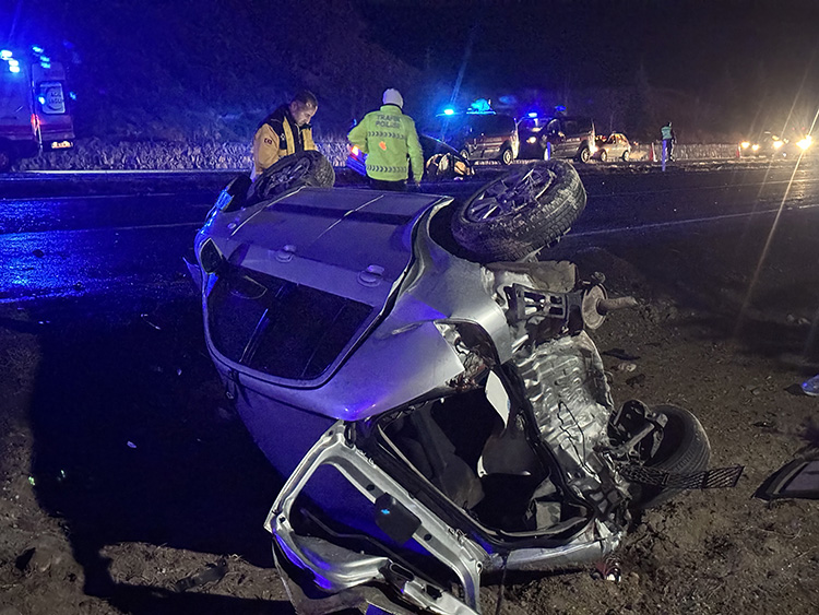 Zincirleme Trafik Kazası:3 Ölü, 6 Yaralı