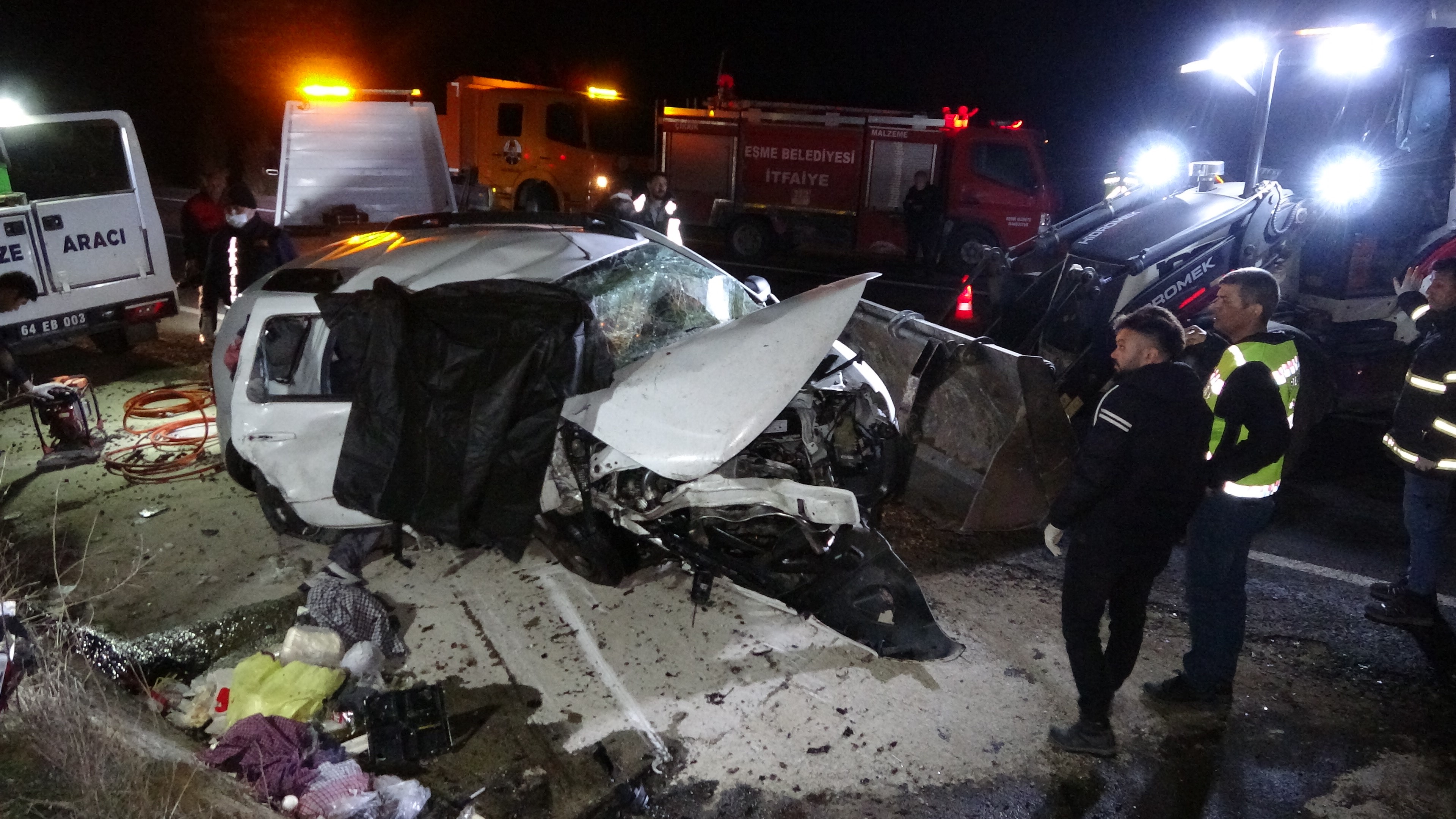 İki Otomobil Kafa Kafaya Çarpıştı: 1 Ölü, 2 Yaralı
