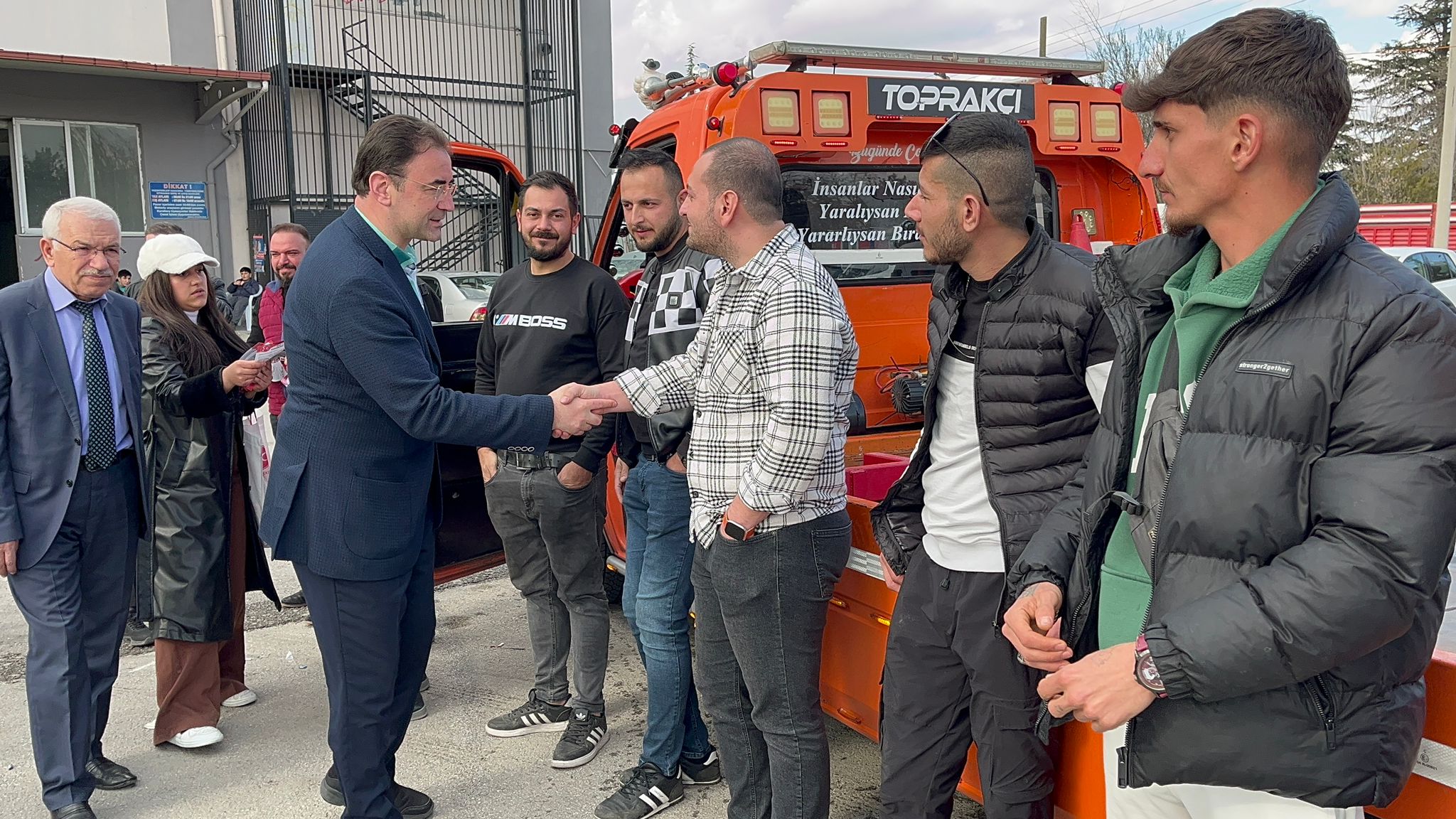 MHP'li Küçükkurt Akif İçin Kolları Sıvadı