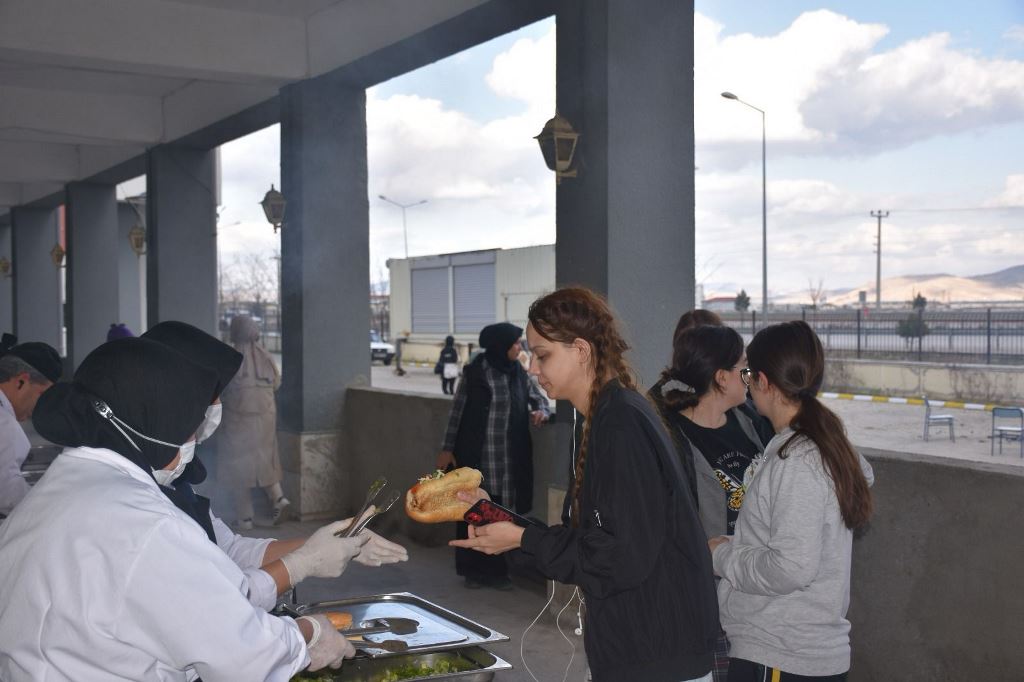 AFYON SUCUĞU YURTLARDA LEZZET DURAĞI OLUYOR