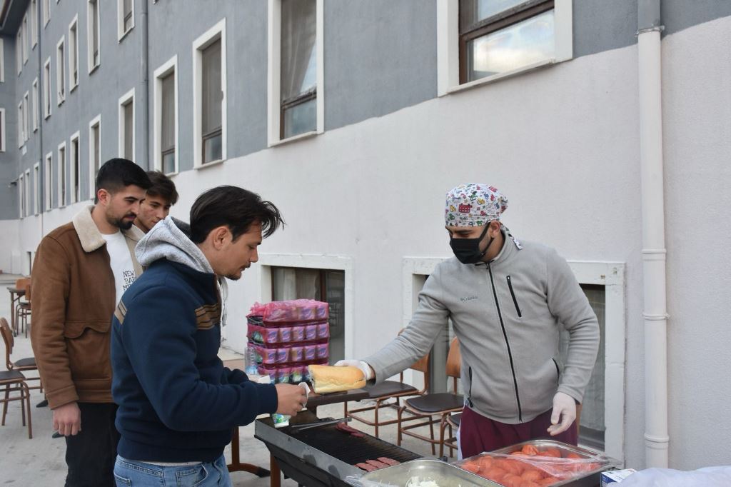 AFYON SUCUĞU YURTLARDA LEZZET DURAĞI OLUYOR