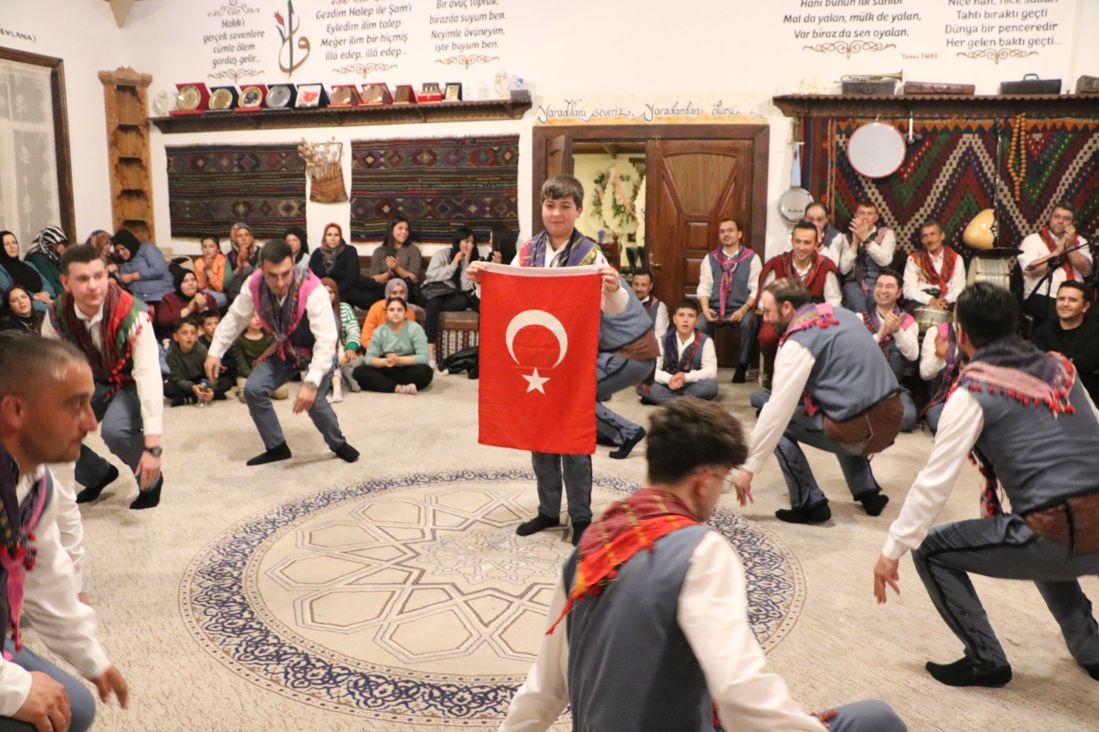 'Yaren Gecesi': Bu Kültürü Nesilden Nesile Aktarmak İçin Mücadele Veriyorlar