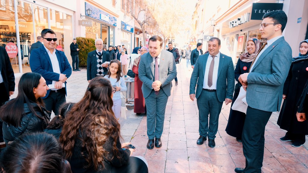 Saadet Partili Karataş AVM'leri Ziyaret Etti