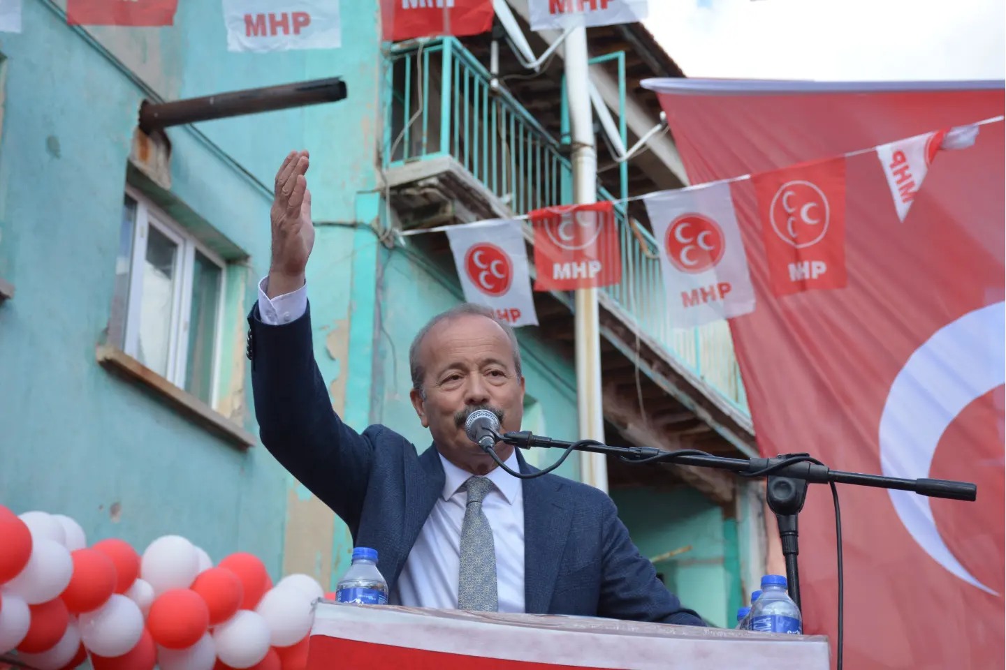 Sinanpaşa Ovasında Taytak Rüzgarı Esti
