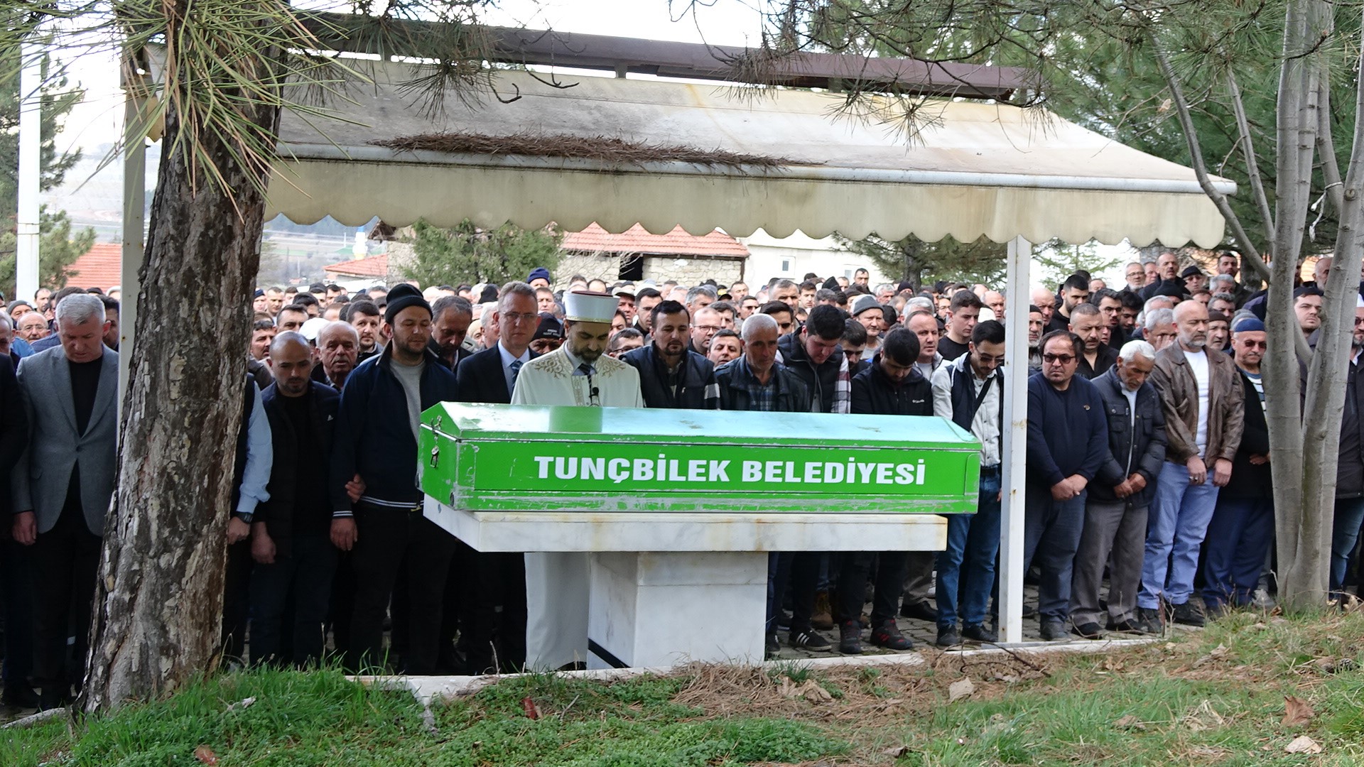 Gözyaşları İle Toprağa Verildi